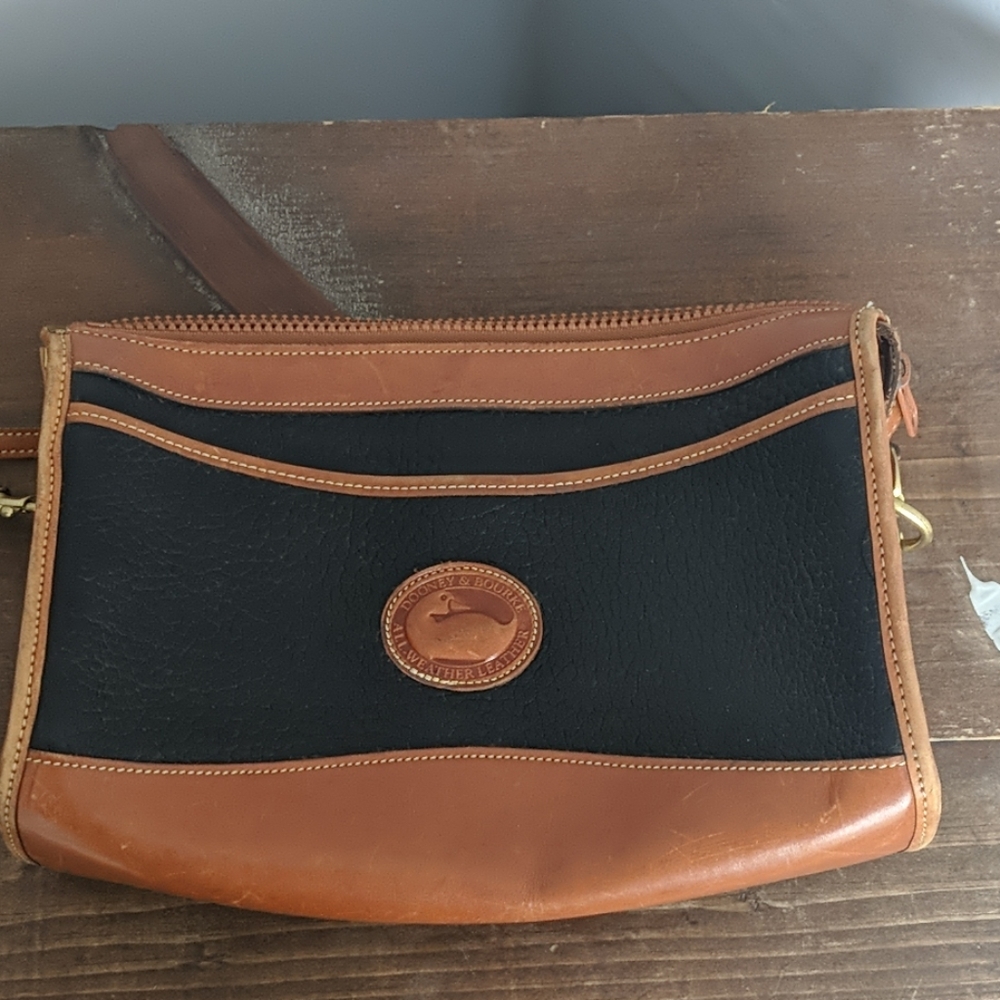 Vintage Dooney and Bourke crossbody